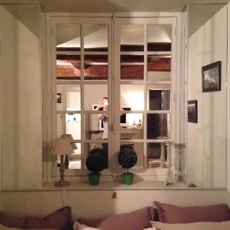 Heart Of Marais Typical, Charming & Calm شقة *